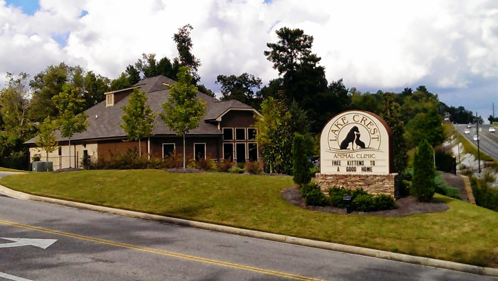 Lake Crest Animal Clinic - Pet services facility